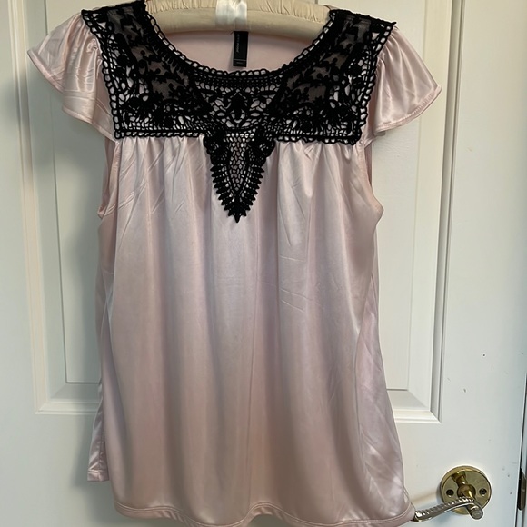 Vero Moda light pink Top with ruffle sleeve and embroidered details, small - Picture 1 of 5